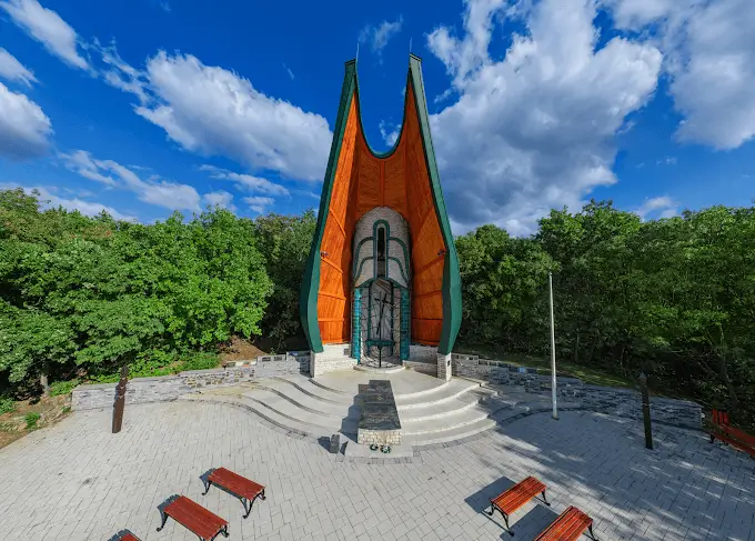 Don-kanyar Emlékkápolna, Pákozd
